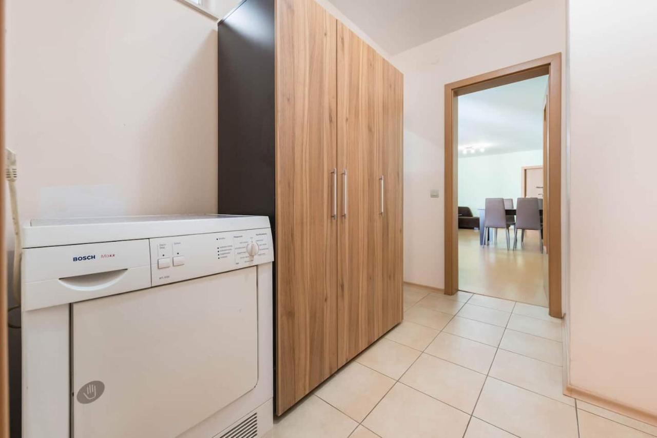 Апартаменти Minimalistic 1Br Flat With A Parking Spot Варна Екстер'єр фото
